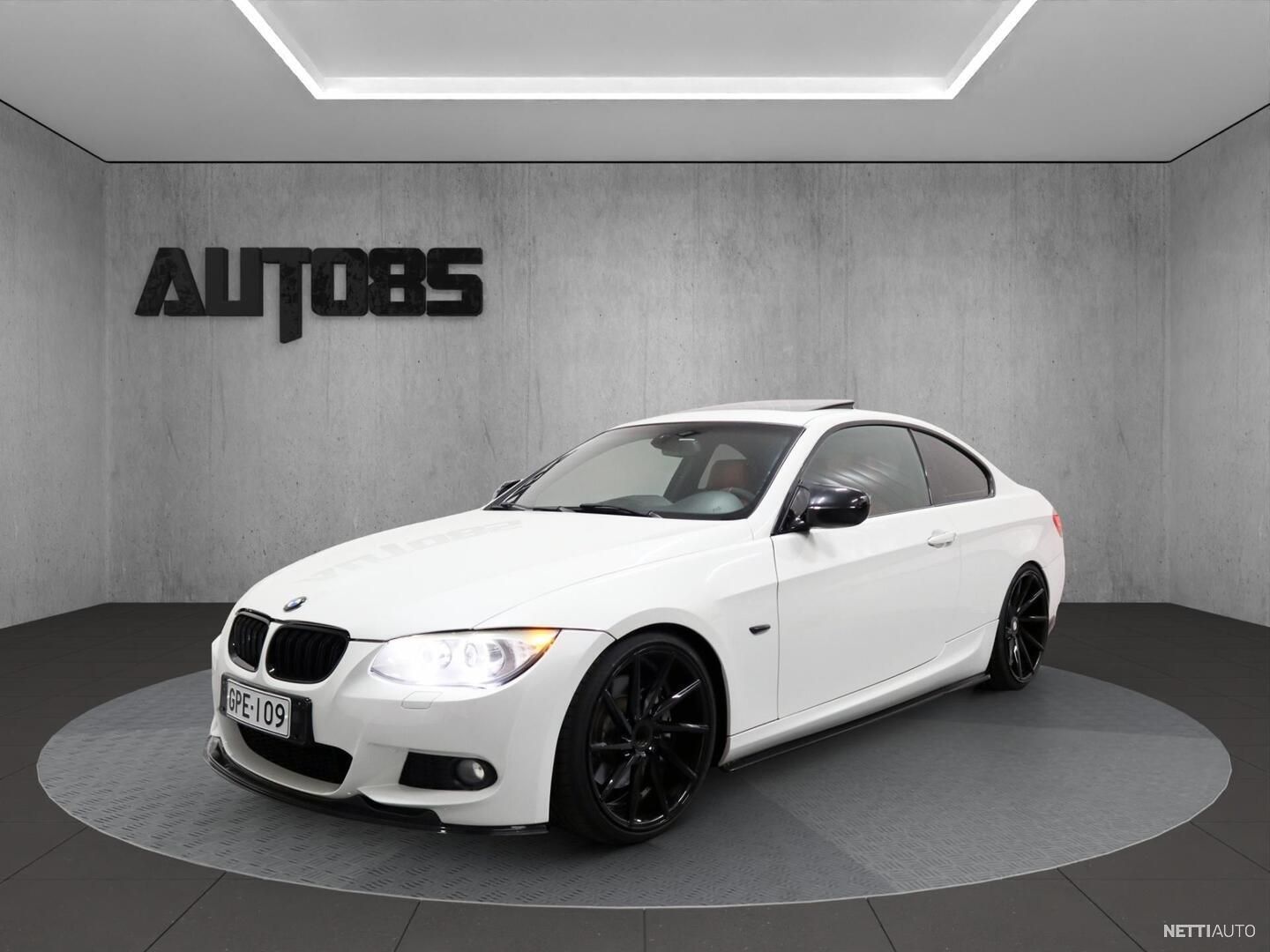 BMW 335 iA M-Sport LCI || Facelift | Alusta | Vanteet | Kattoluukku | Lipat | Korall Red | Navigointi Professional | HiFit