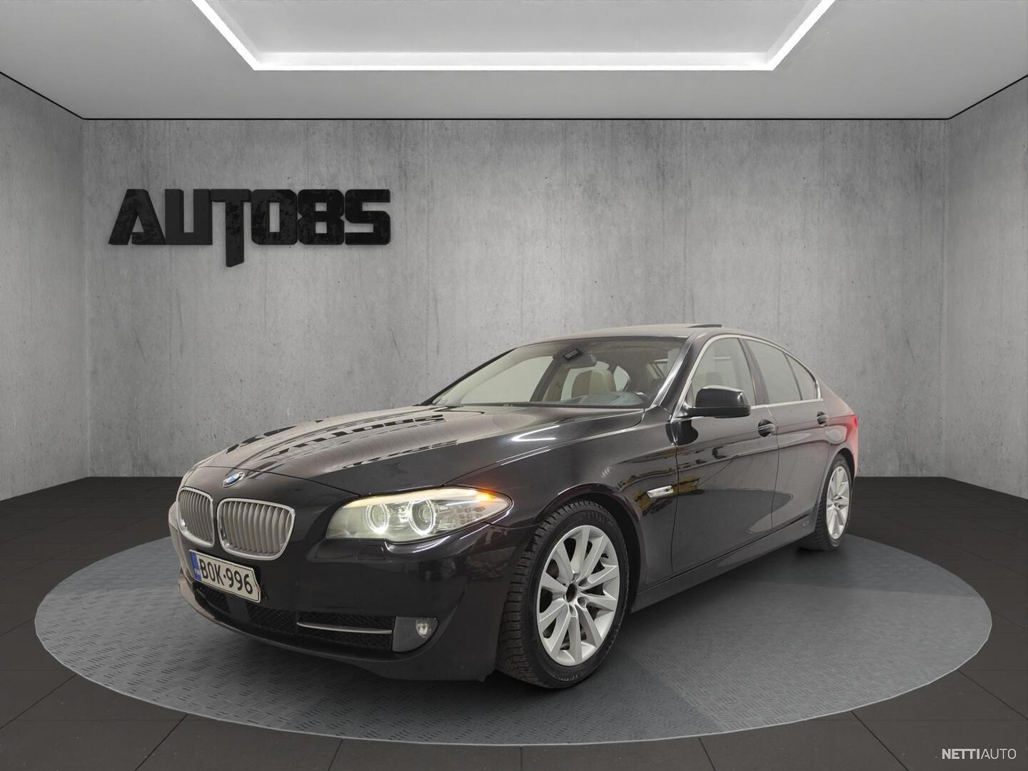 BMW 528 iA Sedan || Navigointi Professional | HUD | K-luukku | Aktiivicruise | HiFit | Imuovet | Adapt. Xenonit | Verhot yms