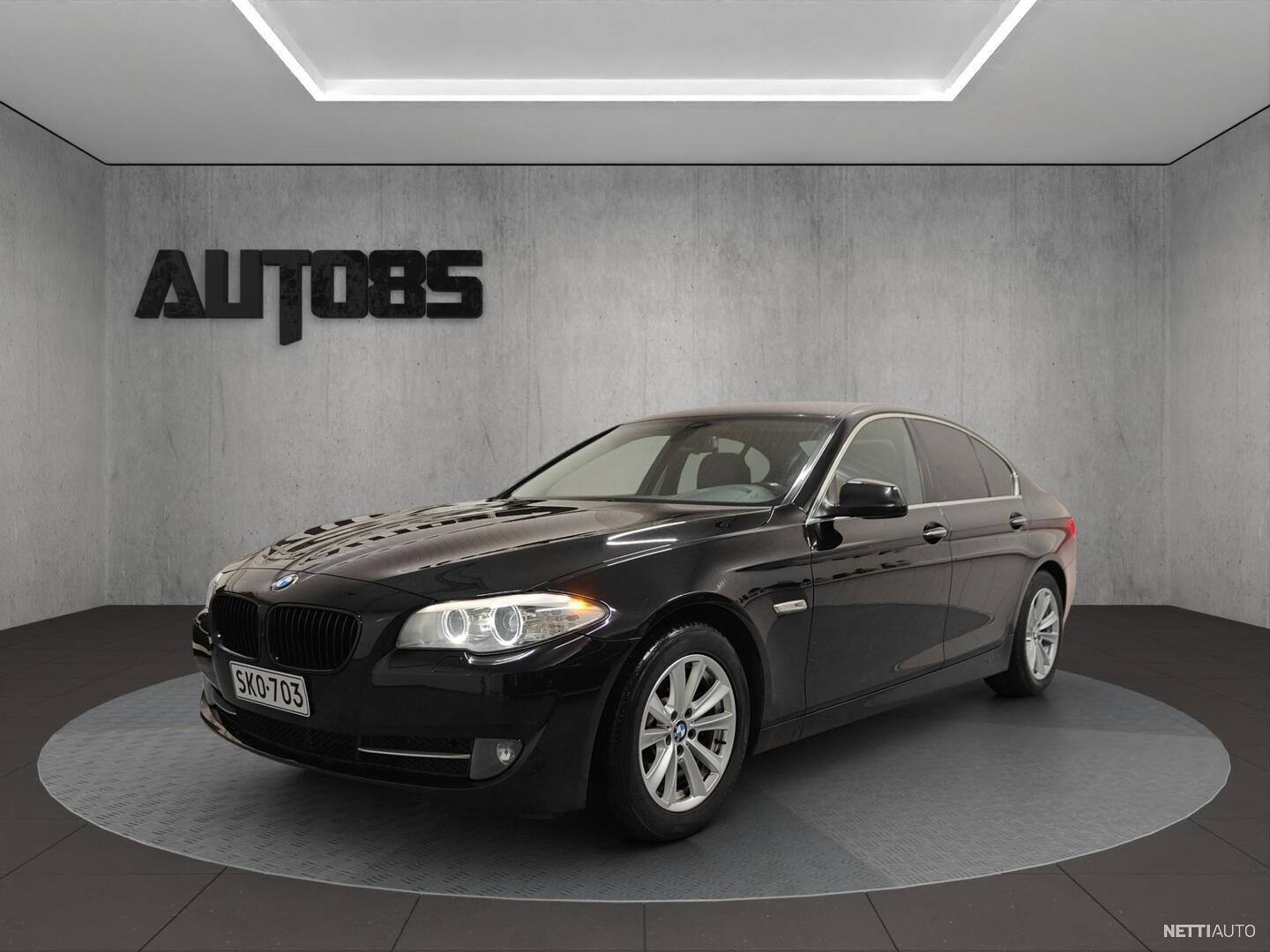 BMW 520 TwinPower Turbo A F10 Sedan Business || Suomiauto | Xenon | Osanahkaverhoilu | Sporttipenkit | Tutkat | Tunnelmavalot