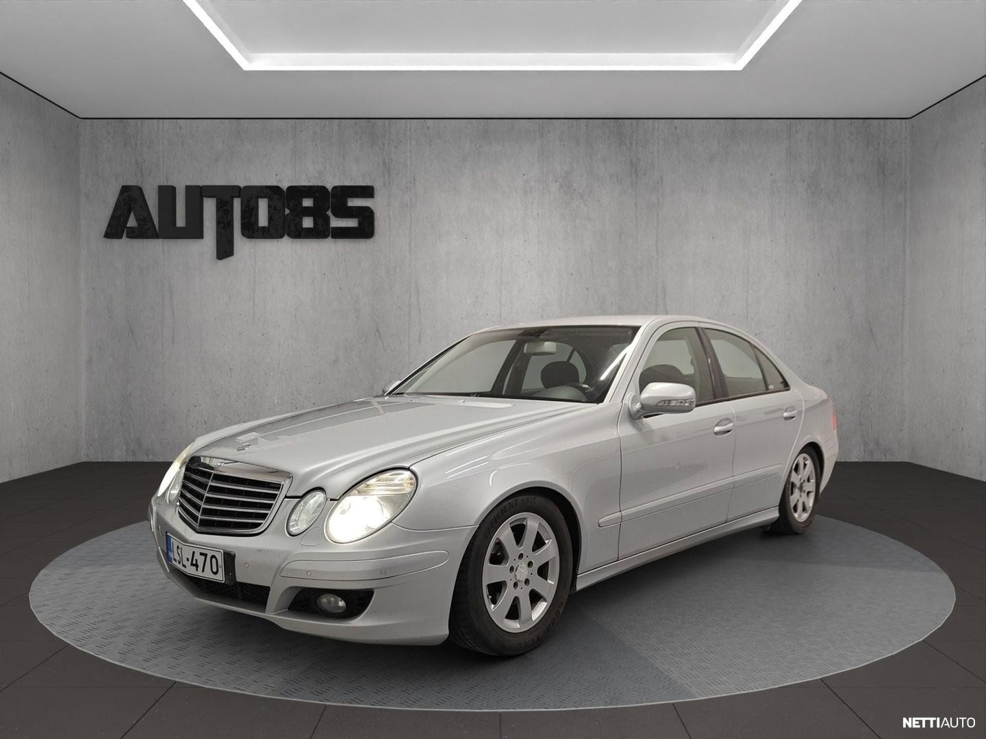 Mercedes-Benz E 200 NGT Kaasu / Bensa Aut. || Navigointi | Automaatti-ilmastointi | Vähänajettu | Xenon ajovalot | H&R jouset | Siisti