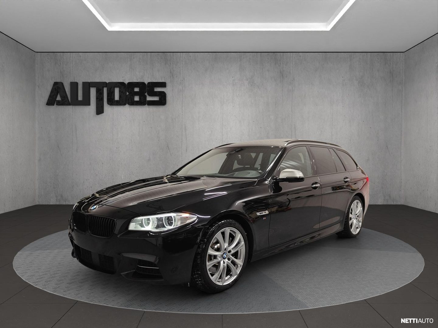 BMW M550d A xDrive Touring M-Sport LCI || Digimittari | Keyless | Panorama | HK HiFit | Adapt. LED | Ratinlämppä | Verhot yms