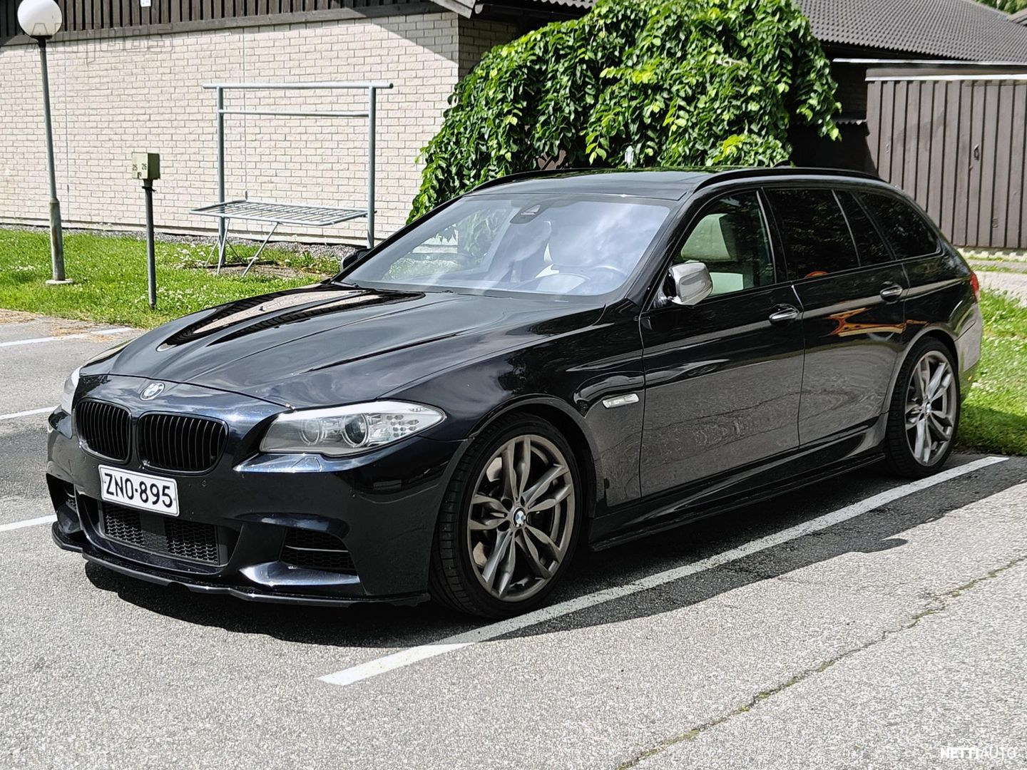 BMW M550d dA Touring xDrive M-Sport || Huippukamat | Panorama | Imuovet | Adapt. Xenon | Keyless | ACC | HUD | HiFi DSP | Kamera