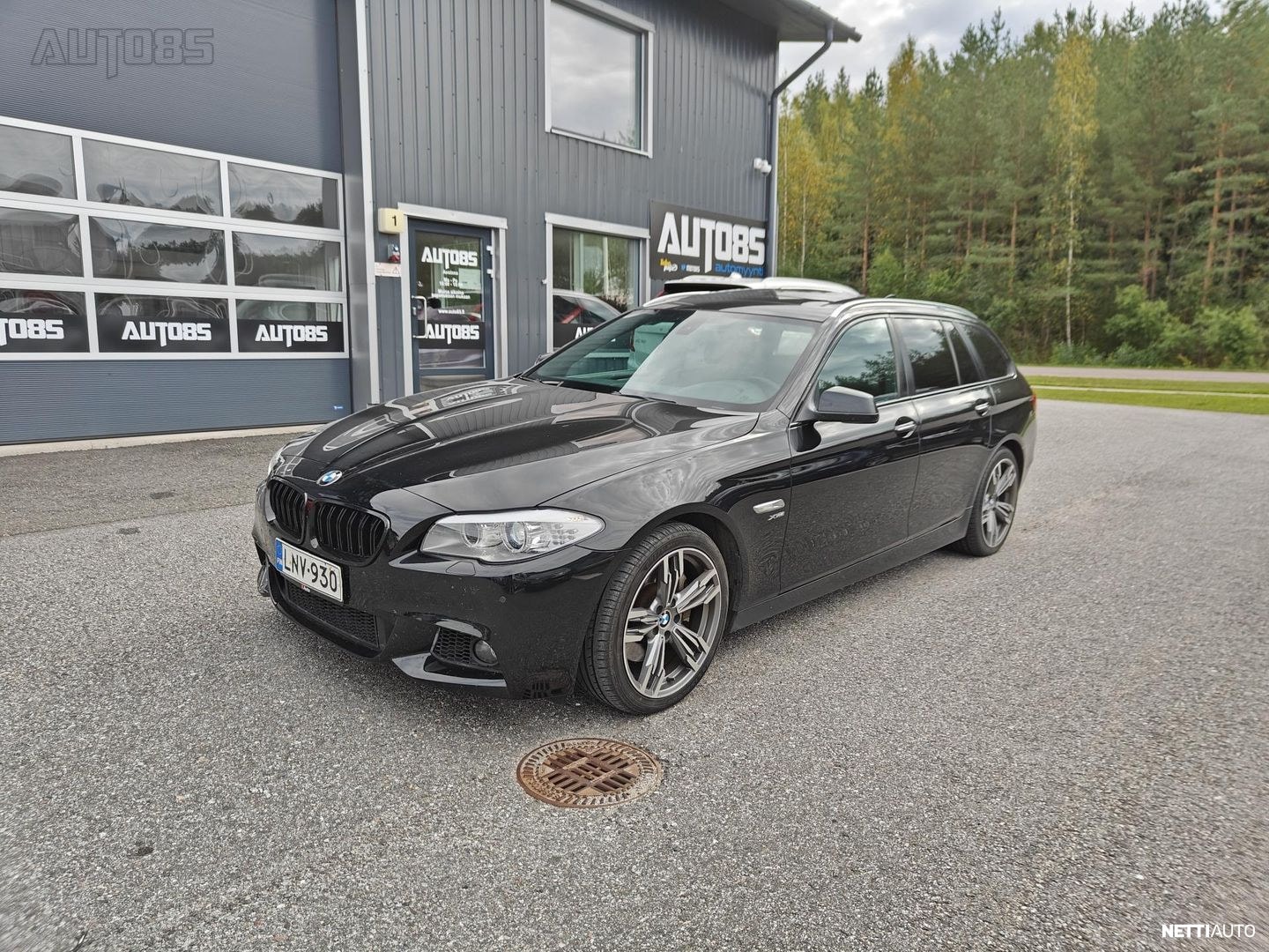 BMW 530 dA xDrive Touring || M-Sport | Musta sisäkatto | Panorama | Xenon | HiFit | Sport penkit | Koukku | Navi Professional